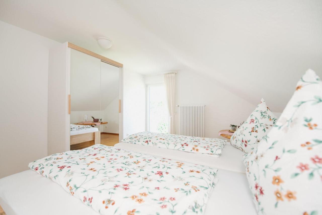 Ferienwohnung Menzer Am See Онинген Екстериор снимка